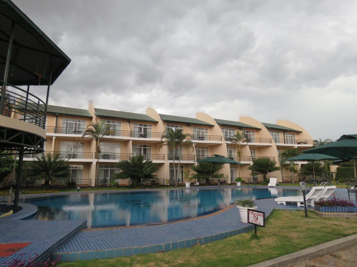 מוואנזה Ryan'S Bay Hotel מראה חיצוני תמונה
