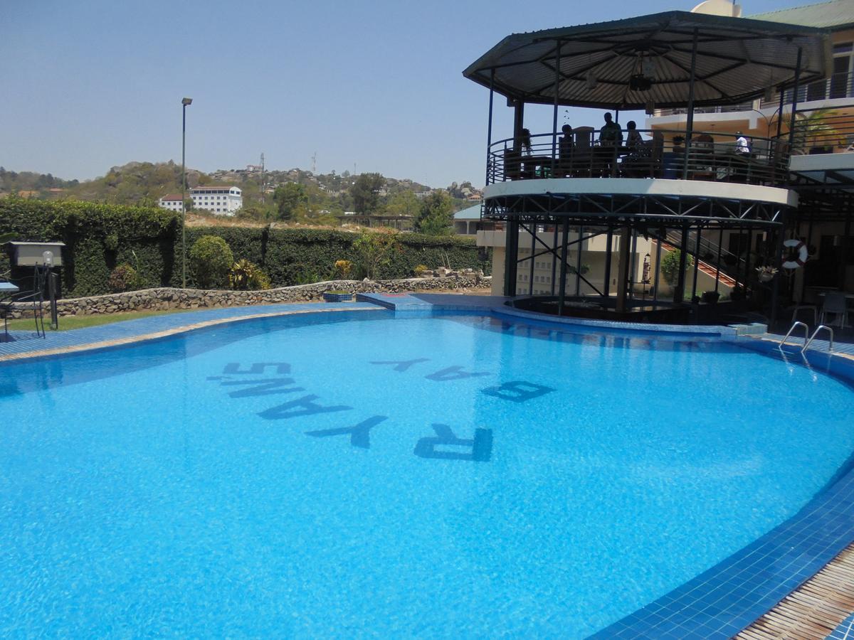 מוואנזה Ryan'S Bay Hotel מראה חיצוני תמונה