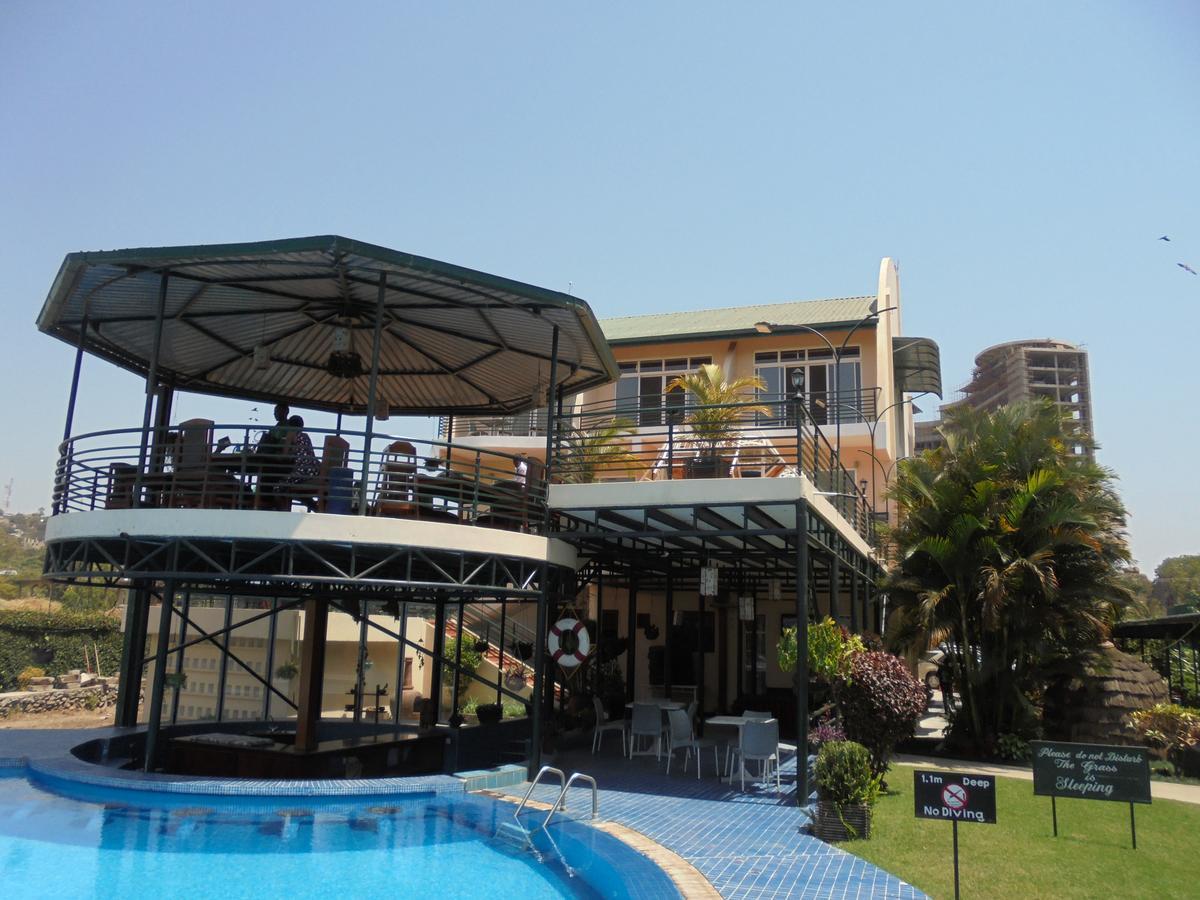 מוואנזה Ryan'S Bay Hotel מראה חיצוני תמונה