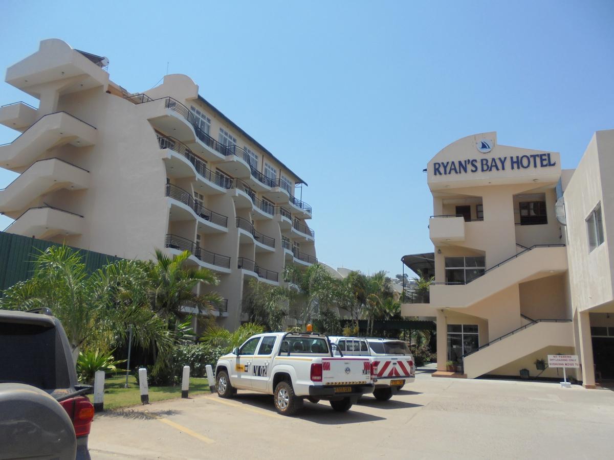 מוואנזה Ryan'S Bay Hotel מראה חיצוני תמונה