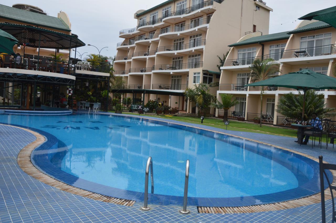 מוואנזה Ryan'S Bay Hotel מראה חיצוני תמונה