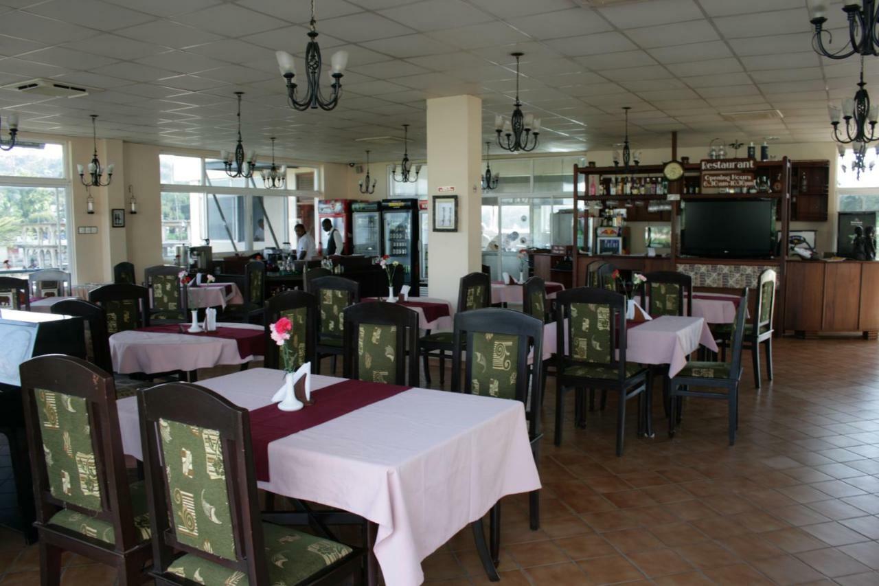 מוואנזה Ryan'S Bay Hotel מראה חיצוני תמונה